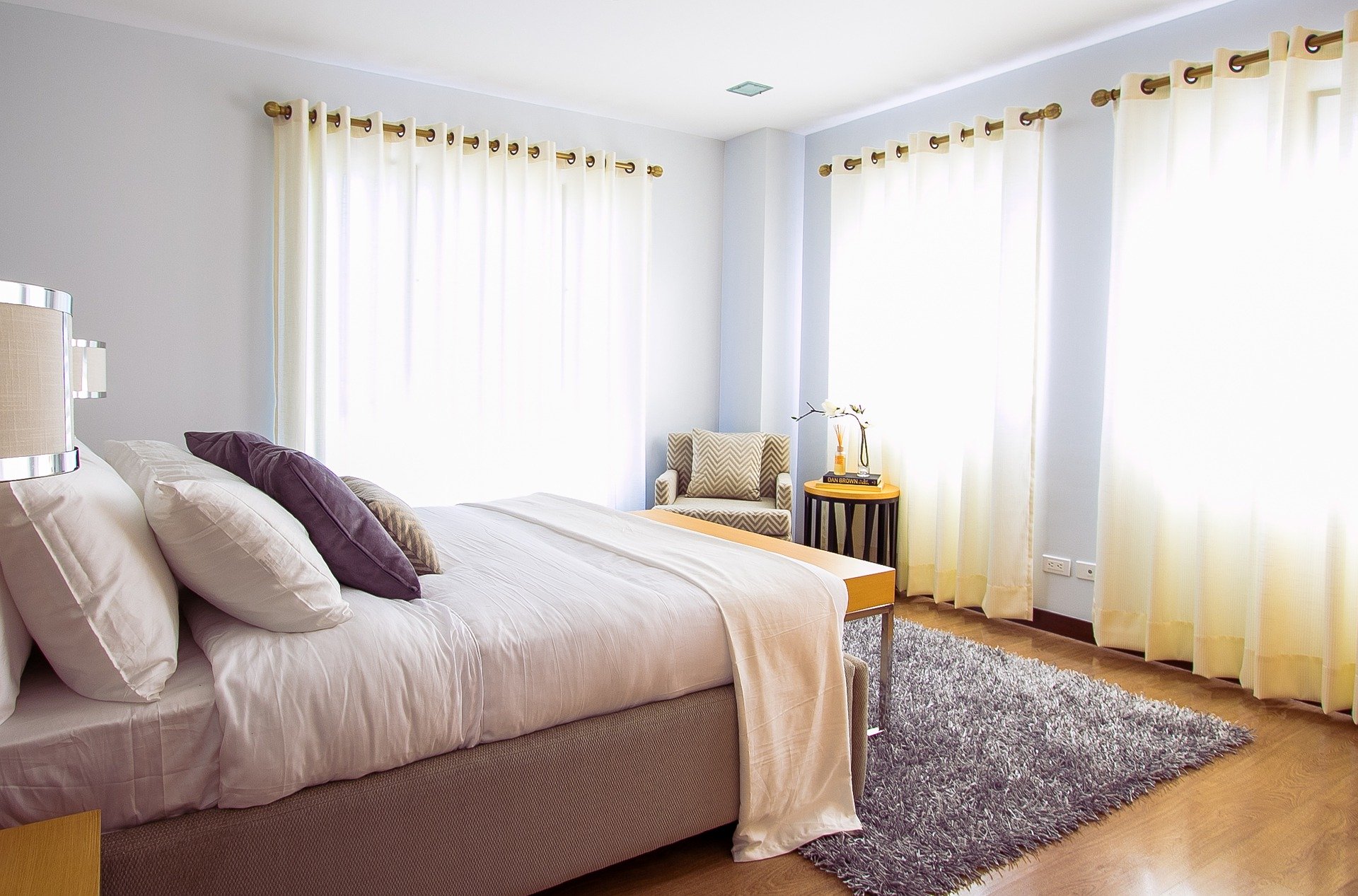 habitación con cama canapé